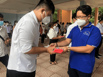 Công tác chăm sóc tân sinh viên ngày trở lại 