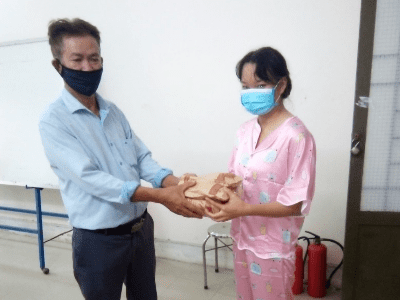 Động viên tinh thần sinh viên trở lại trường học trực tiếp