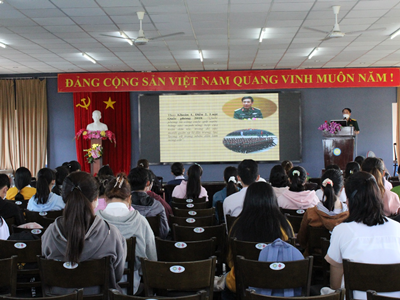 Tân sinh viên và chuyên đề Tư duy mới về giáo dục quốc phòng – an ninh trong giai đoạn hiện nay