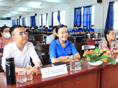 Đoàn trường DLA: Tuyên truyền Kỷ niệm 78 năm ngày Cách mạng Tháng Tám thành công