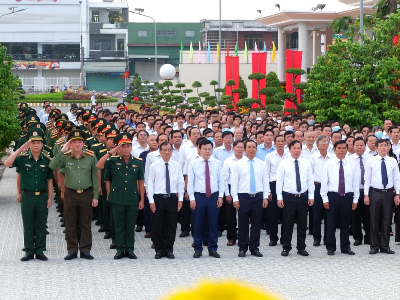 Đoàn trường DLA viếng Nghĩa trang liệt sĩ nhân Kỷ niệm 48 năm ngày Giải phóng miền Nam