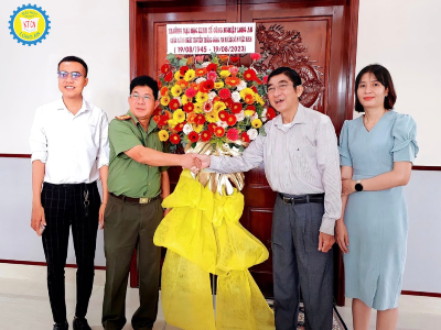 Lãnh đạo Trường DLA thăm, chúc mừng cán bộ, chiến sĩ Công an tỉnh nhân kỷ niệm 78 năm Ngày truyền thống lực lượng CAND