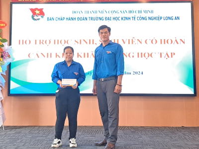 Đoàn Trường DLA: Hoạt động hỗ trợ trao học bổng cho sinh viên có hoàn cảnh khó khăn đạt thành tích tốt trong học tập