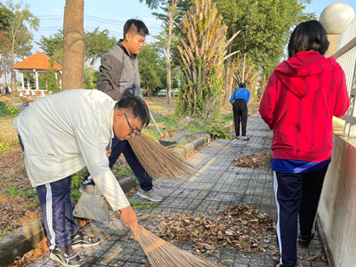 Đoàn Trường DLA thực hiện chăm sóc Nghĩa trang Liệt sĩ tỉnh Long An “Mừng Đảng - Mừng Xuân Giáp Thìn năm 2024”