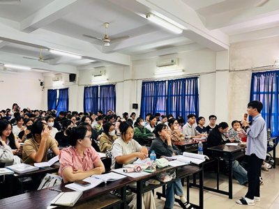 Đoàn trường Đại học Kinh tế Công nghiệp Long An: Tuyên truyền hưởng ứng “Ngày Pháp luật Việt Nam năm 2025”