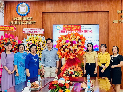 Đảng ủy, UBND, HĐND và UBMTTQVN Phường Khánh Hậu đến thăm và chúc mừng thầy cô DLA nhân kỷ niệm Ngày Nhà giáo Việt Nam 20/11